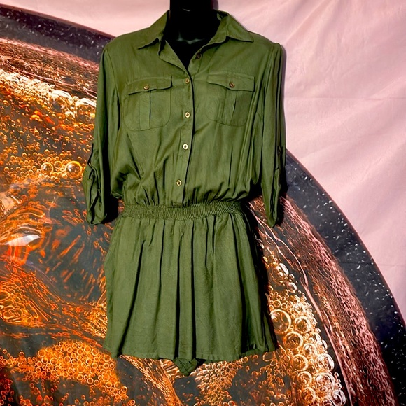 H&M Pants - HM Women’s Sheers Roll-tab  Sleeves Short Romper Green Size 6 NWT